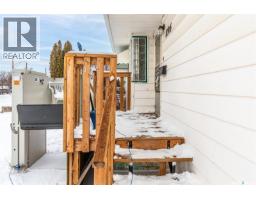 Bedroom - 836 Keith Street, Moose Jaw, SK S6H5R4 Photo 3