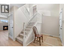 Dining room - 3 Amlee Close, Red Deer, AB T4R3G2 Photo 4