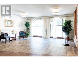 Kitchen - 205 23 Main Street, Hamilton, ON L9H2P7 Photo 3