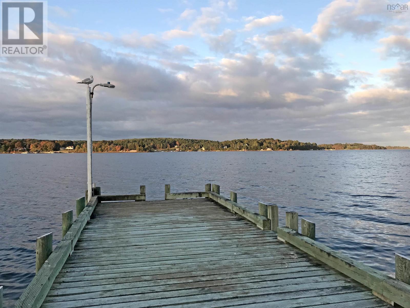 9114 3 Highway 997 Main St Mahone Bay