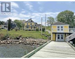 Living room - 9114 3 Highway 997 Main St Mahone Bay, Maders Cove, NS B0J2E0 Photo 2