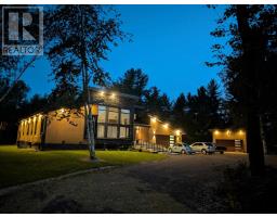 Dining room - 4223 Queen St, Sault Ste Marie, ON P6A5K9 Photo 2