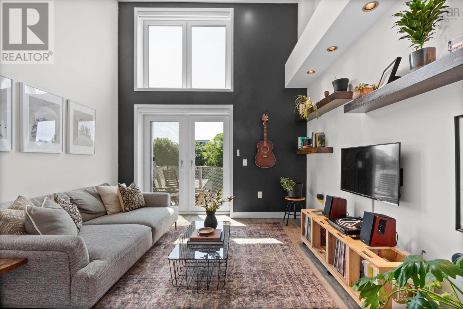 319 5662 Roberts Street