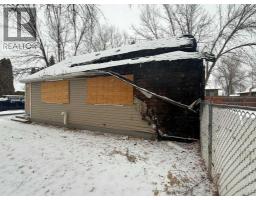 216 Centre Street, Brooks, AB T1R0R9 Photo 2