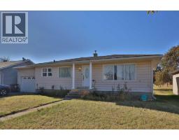 Bedroom - 50 N 100 W, Raymond, AB T0K2S0 Photo 2