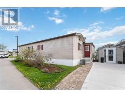 Living room - 327 3033 Townline Road S, Fort Erie, ON L0S1S1 Photo 3