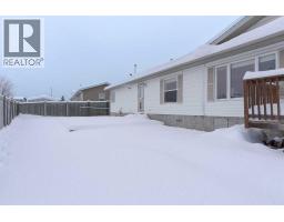 Living room - 101 Balsam Way, Fort Mcmurray, AB T9K0G2 Photo 2