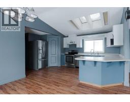 Kitchen - 101 Balsam Way, Fort Mcmurray, AB T9K0G2 Photo 4