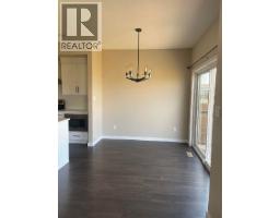 Living room - 947 41 Avenue N, Lethbridge, AB T1H7G9 Photo 5