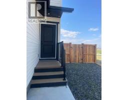 Dining room - 947 41 Avenue N, Lethbridge, AB T1H7G9 Photo 2