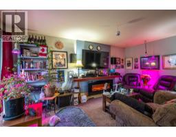 Kitchen - 5683 97 Highway, Falkland, BC V0E1W0 Photo 5