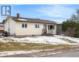 196 Reta Crescent, Pembroke, ON K8A1B3 Photo 2