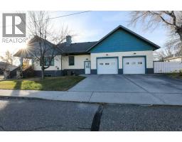 5pc Bathroom - 570 27 St, Fort Macleod, AB T0L0Z0 Photo 2