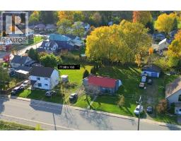 Living room - 132 Metcalfe Street S, Simcoe, ON N3Y3C1 Photo 4