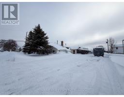 Bathroom - 637 Montrock Street, Iroquois Falls, ON P0K1E0 Photo 2