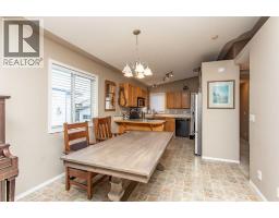 Dining room - 236 Deschner Close, Red Deer, AB T4R3C2 Photo 4