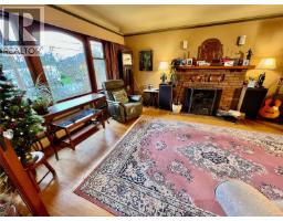 Primary Bedroom - 3681 Elliston Ave, Saanich, BC V8X1R9 Photo 5