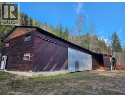 Full bathroom - 1531 Mountain Ridge Road, Pass Creek, BC V1N4S2 Photo 3