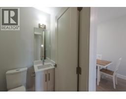 2pc Bathroom - 742 Kamloops Avenue Unit 101, Penticton, BC V2A2J4 Photo 4
