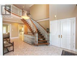 Dining room - 17 Dunvegan Drive, Richmond Hill, ON L4C9P8 Photo 4