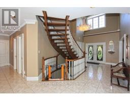 Kitchen - 17 Dunvegan Drive, Richmond Hill, ON L4C9P8 Photo 3