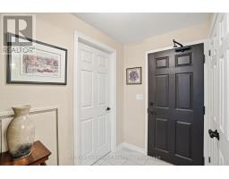 Bathroom - 301 5188 Lakeshore Road, Burlington, ON L7L6P4 Photo 5