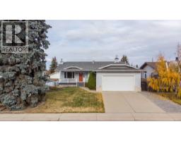 4pc Bathroom - 4828 44 Street, Innisfail, AB T4G1M7 Photo 2