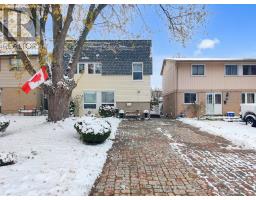 Kitchen - 2 Grove Park Square, Brampton, ON L6S2K3 Photo 3