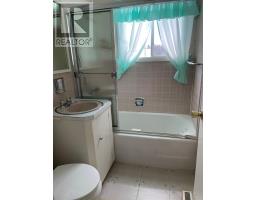 Bathroom - 257 Arundel St, Thunder Bay, ON P7A1Z2 Photo 5