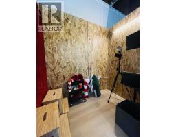 2215 2220 4000 No 3 Road, Richmond, BC V6X0J8 Photo 2