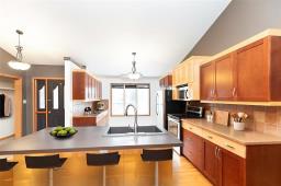 Living room - 34102 Bushfarm Road S, Steinbach, MB R5G1N9 Photo 3