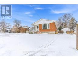 Living room - 13 Archibald Street, Whitewater Region, ON K0J1K0 Photo 2
