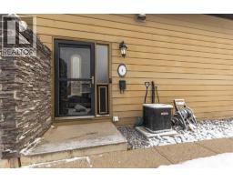 Dining room - 4 1701 St Edward Boulevard N, Lethbridge, AB T1H1X2 Photo 3