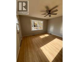 702 6th Avenue, Beaverlodge, AB T0H0C0 Photo 4