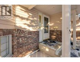 Dining room - 16 Lawrence Crescent, Red Deer, AB T4R2P2 Photo 3