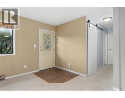 Living room - 641 Albatross Cres, Campbell River, BC V9W6A5 Photo 4