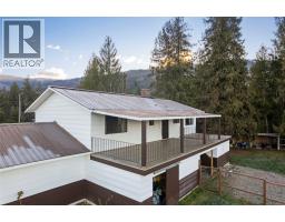 Kitchen - 1307 Fredrickson Road, Sorrento, BC V0E2W1 Photo 5