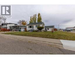 Living room - 315 Dieppe Boulevard S, Lethbridge, AB T1H4W6 Photo 4