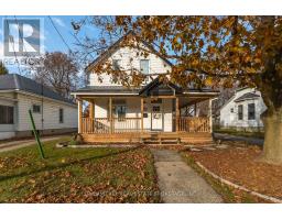 Living room - 181 Wellington Street, St Thomas, ON N5R2S3 Photo 3