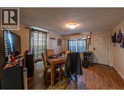 Full bathroom - 463 Heales Avenue, Penticton, BC V2A1G5 Photo 2