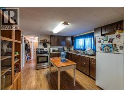 Kitchen - 463 Heales Avenue, Penticton, BC V2A1G5 Photo 4