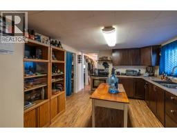 Living room - 463 Heales Avenue, Penticton, BC V2A1G5 Photo 5