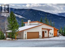 Primary Bedroom - 6804 Grandview Drive, Nelson, BC V1L6W6 Photo 3