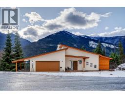 Laundry room - 6804 Grandview Drive, Nelson, BC V1L6W6 Photo 4