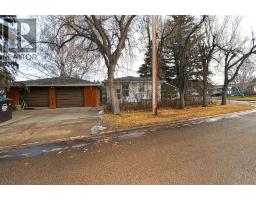 Primary Bedroom - 2 Avenue, Bassano, AB T0J0B0 Photo 4