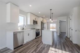 Bedroom - 327 Normandeau Avenue, Ste Anne, MB R5H1B6 Photo 2