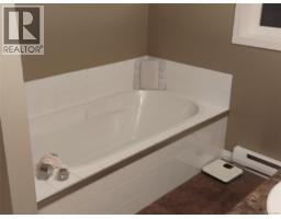 Bathroom - 201 320 Selby St, Nanaimo, BC V9R2R5 Photo 5