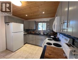 Living room - 9201 Canyon Drive, Hudsons Hope, BC V0C1V0 Photo 2