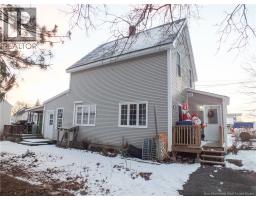 Bath (# pieces 1-6) - 113 St James Street, Woodstock, NB E7M2T3 Photo 2