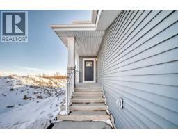 Great room - 172 Southborough Common, Cochrane, AB T4C3J5 Photo 2